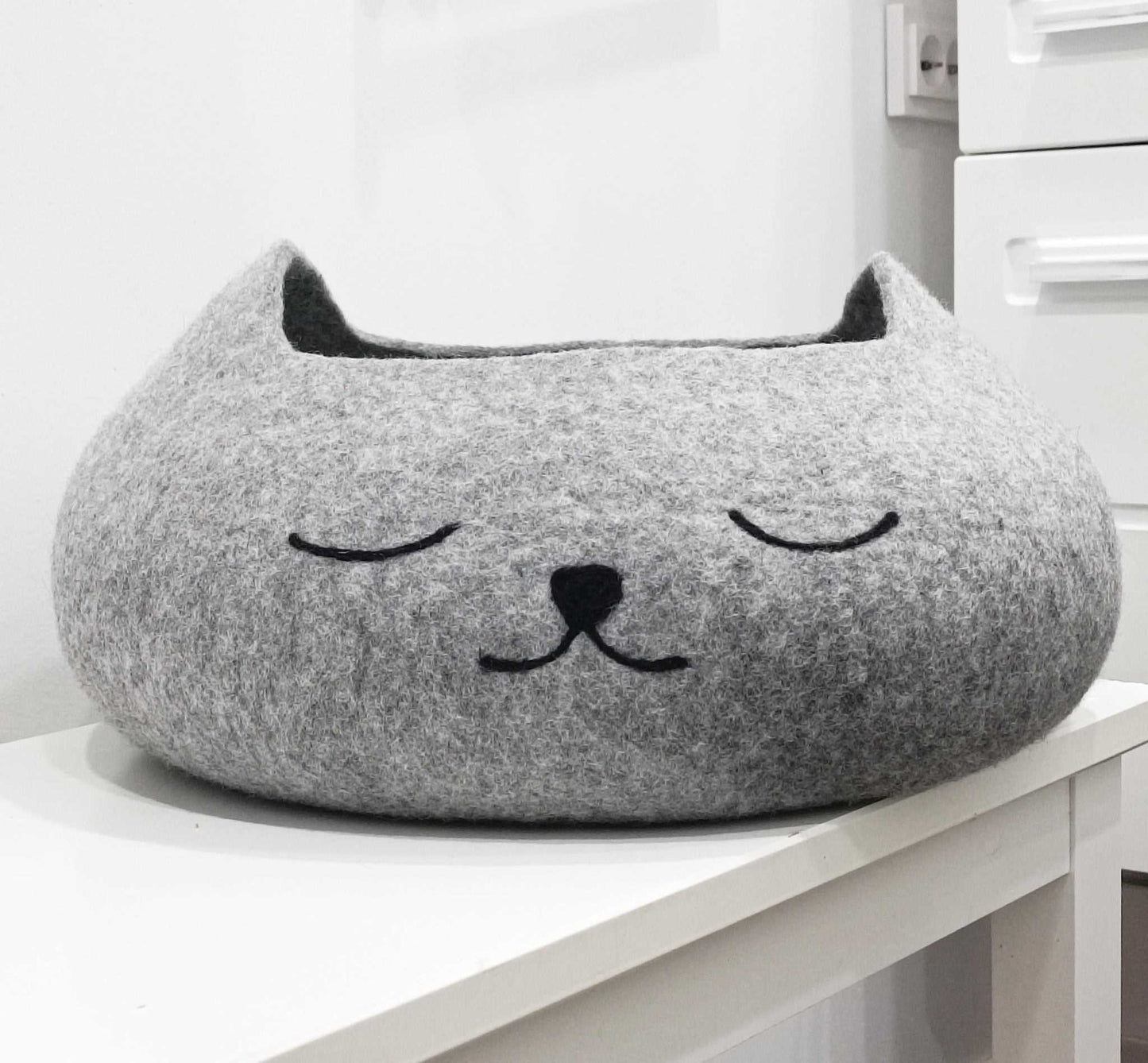 Custom Color Pet Bed Basket: Peaceful Sleeping Cat Design