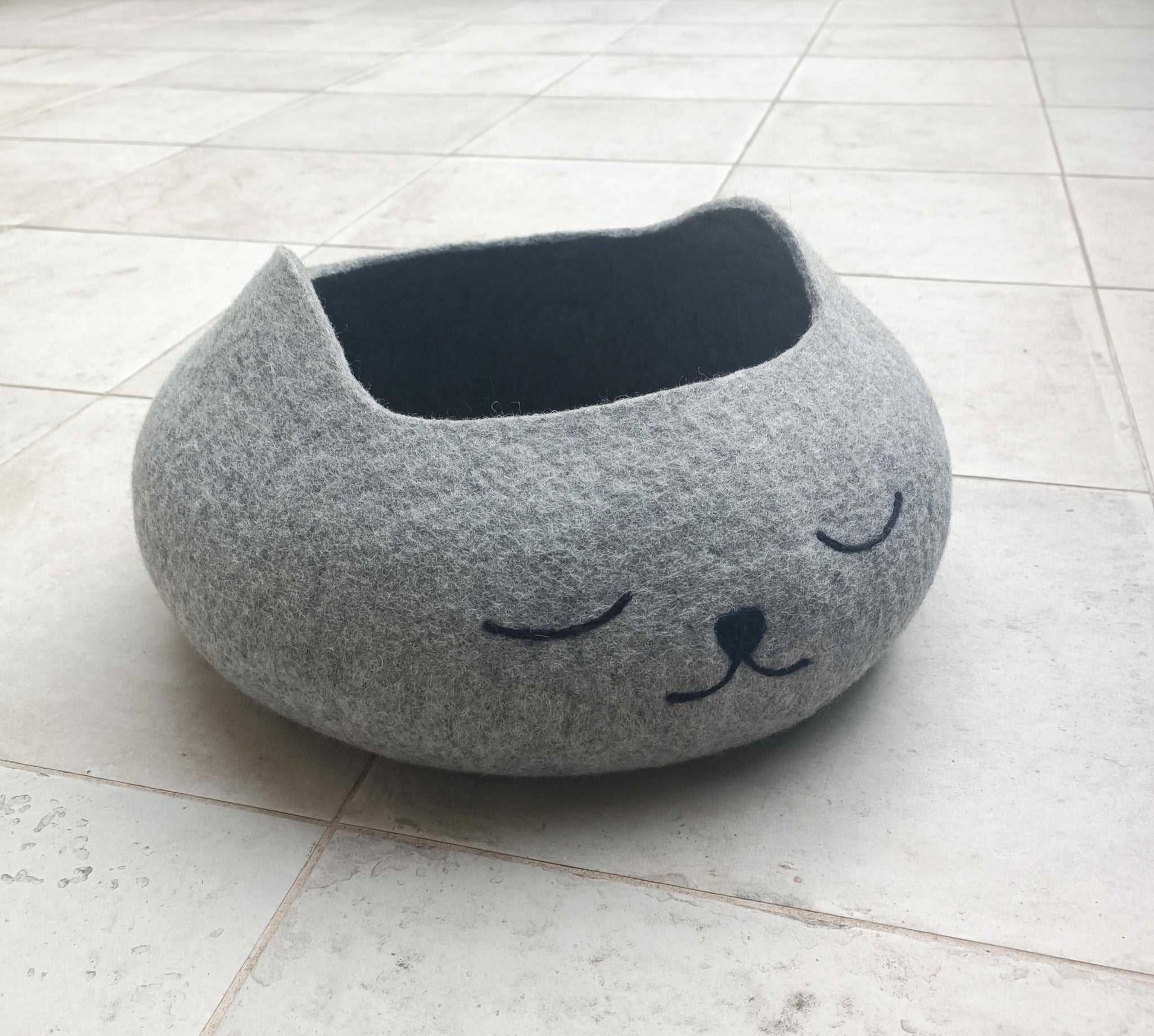 Custom Color Pet Bed Basket: Peaceful Sleeping Cat Design