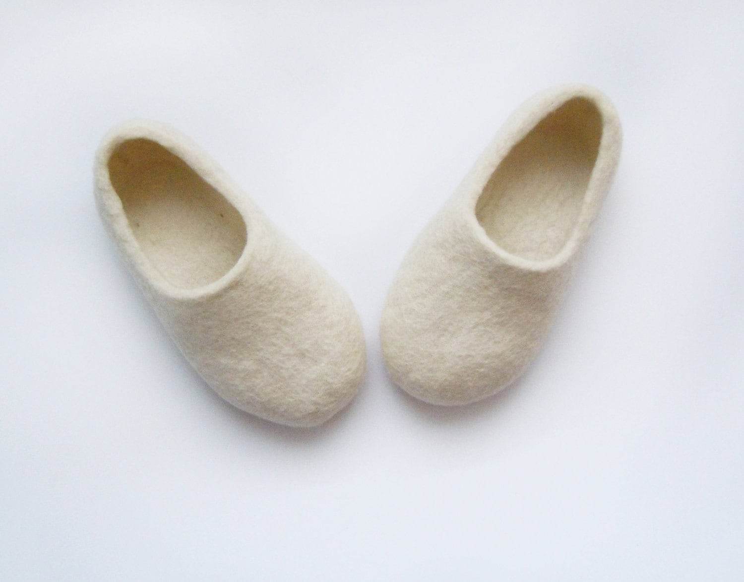Simple felted kid size slippers - Home Soul