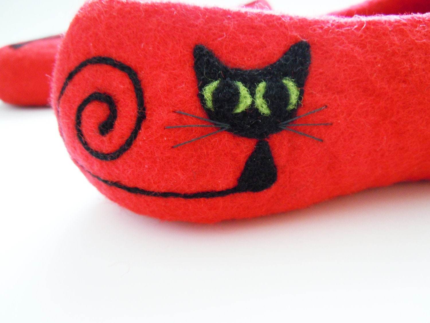 Red Black Cat Slippers - Bright Felted House Shoes - Home Soul
