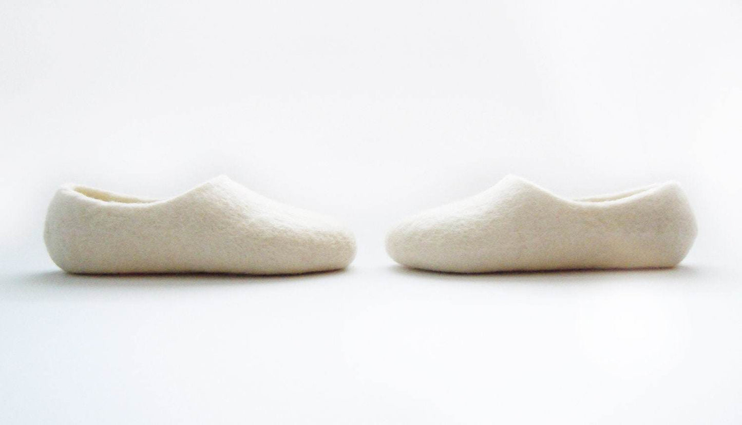 Simple felted kid size slippers - Home Soul