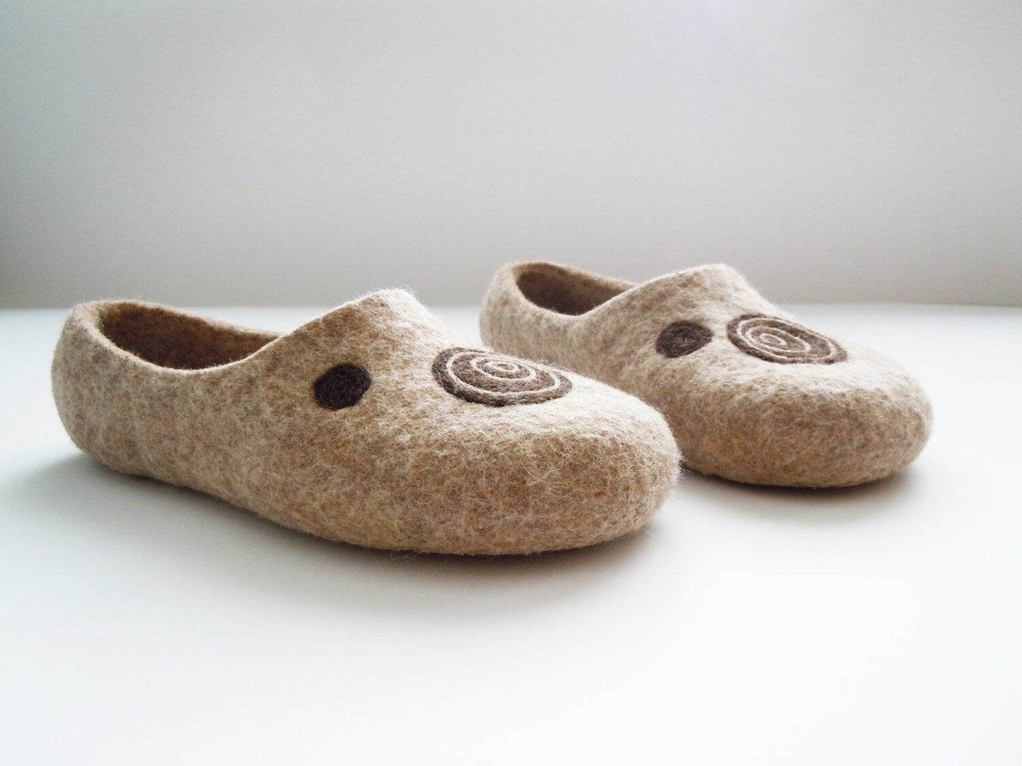 Eco friendly handmade felted slippers CIRCLES - Home Soul