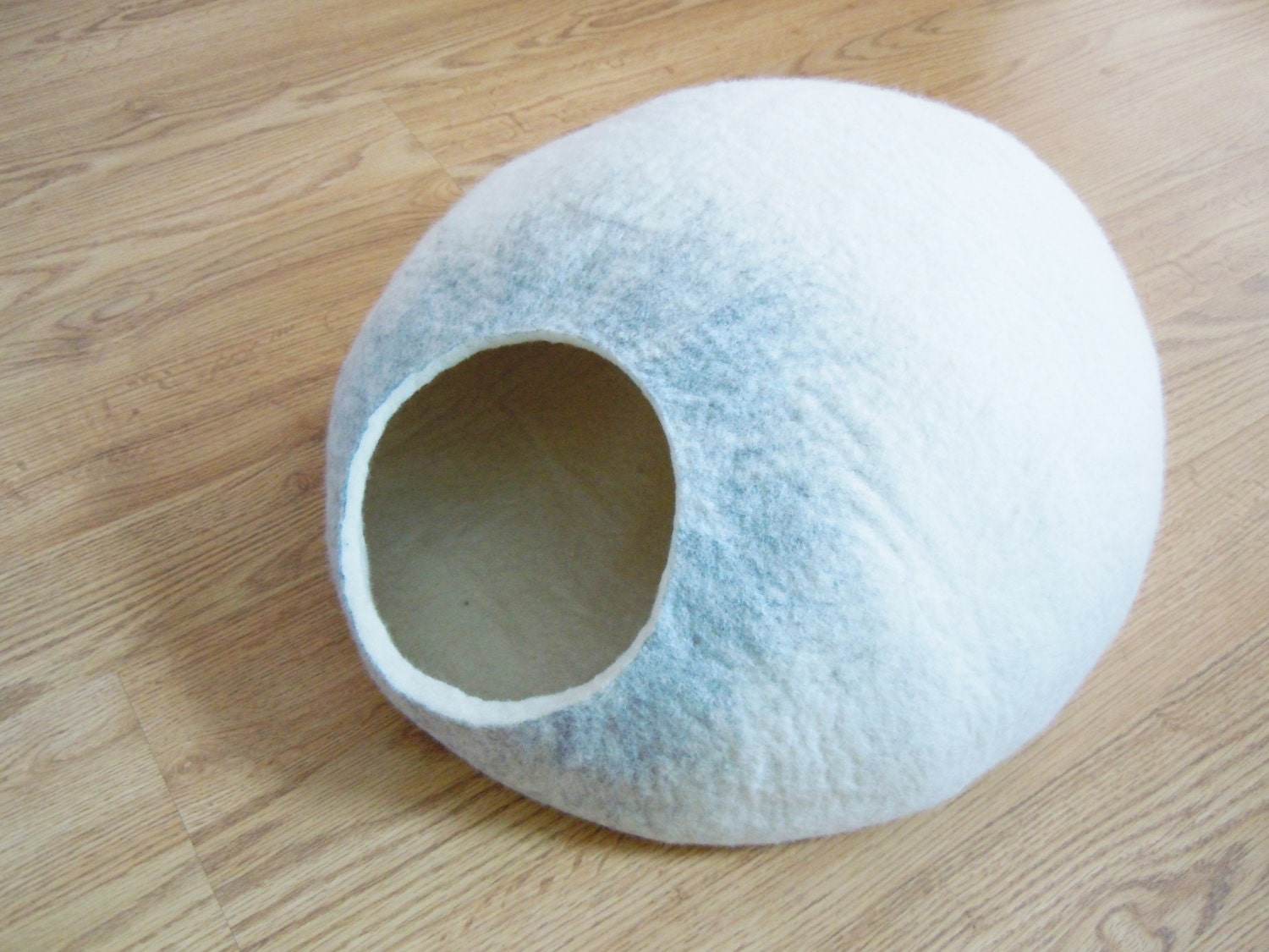 Ombre Pet Bed - Modern Gradient Design - Home Soul