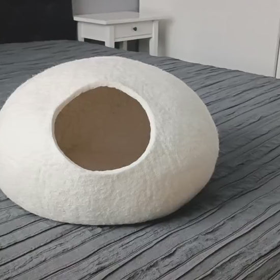 Modern pet bed / cat bed / cat cave / cat house / pet furniture / puppy bed / dog bed / cat nap cocoon / custom color cat bed