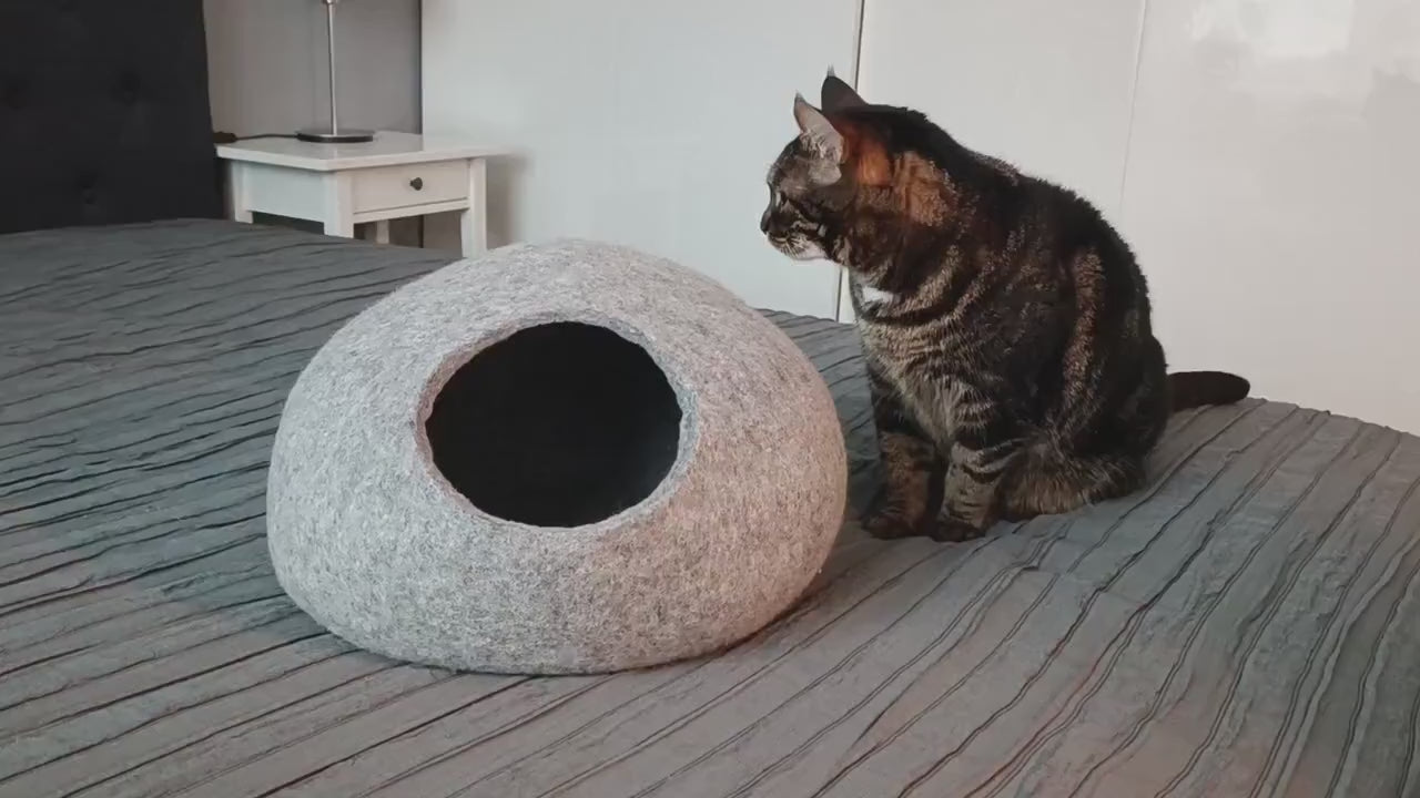 Modern pet bed / cat bed / cat cave / cat house / pet furniture / puppy bed / dog bed / cat nap cocoon. Custom color cat bed